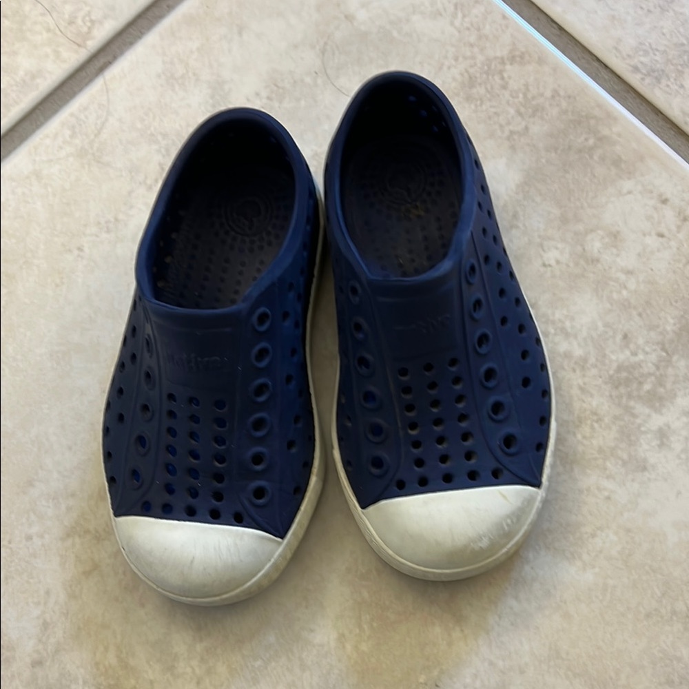 Native Shoes Toddler Navy and White Size 7